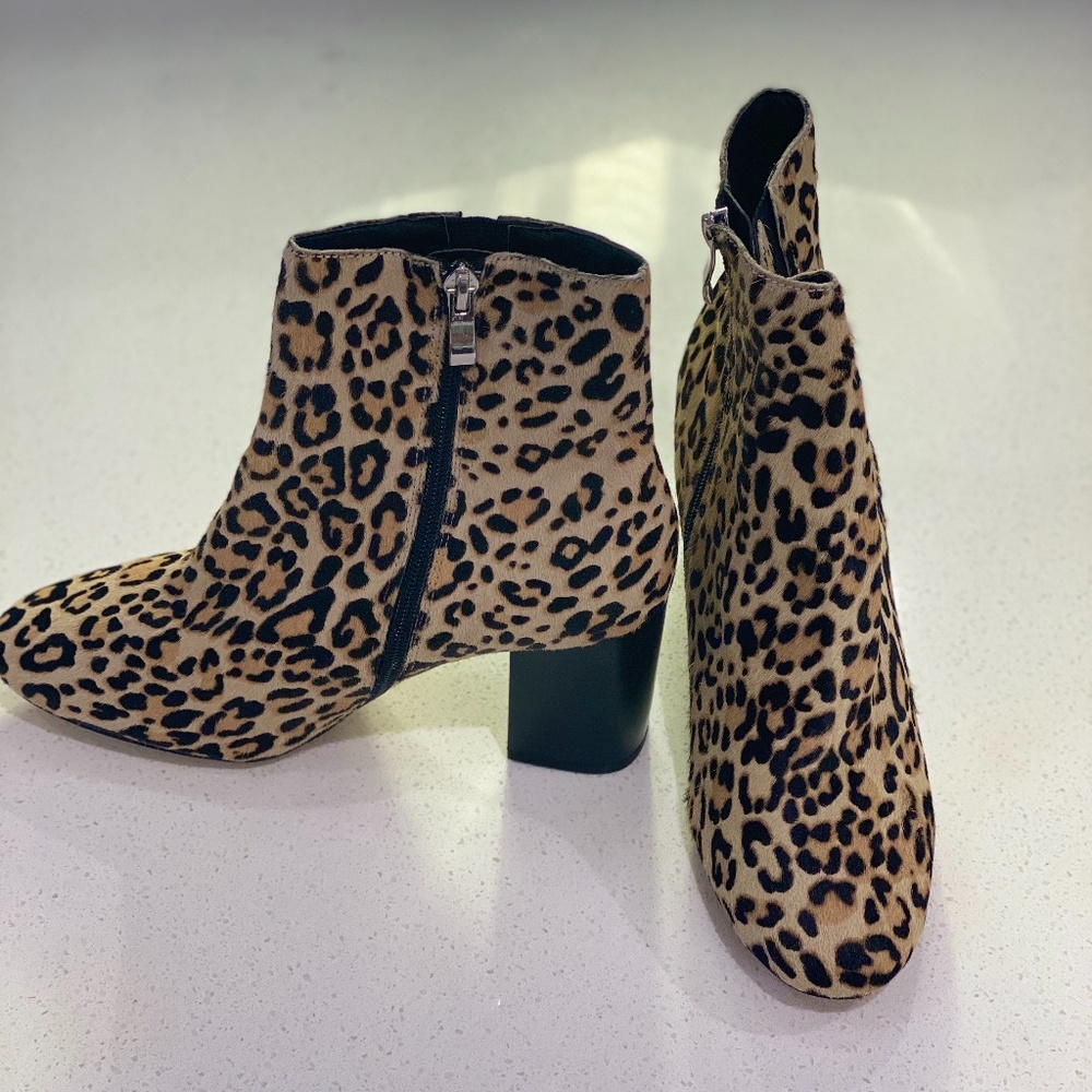 Halogen Abbi Leopard Calf Hair Ankle Booties Block Heel Leather Side Zip Size 8